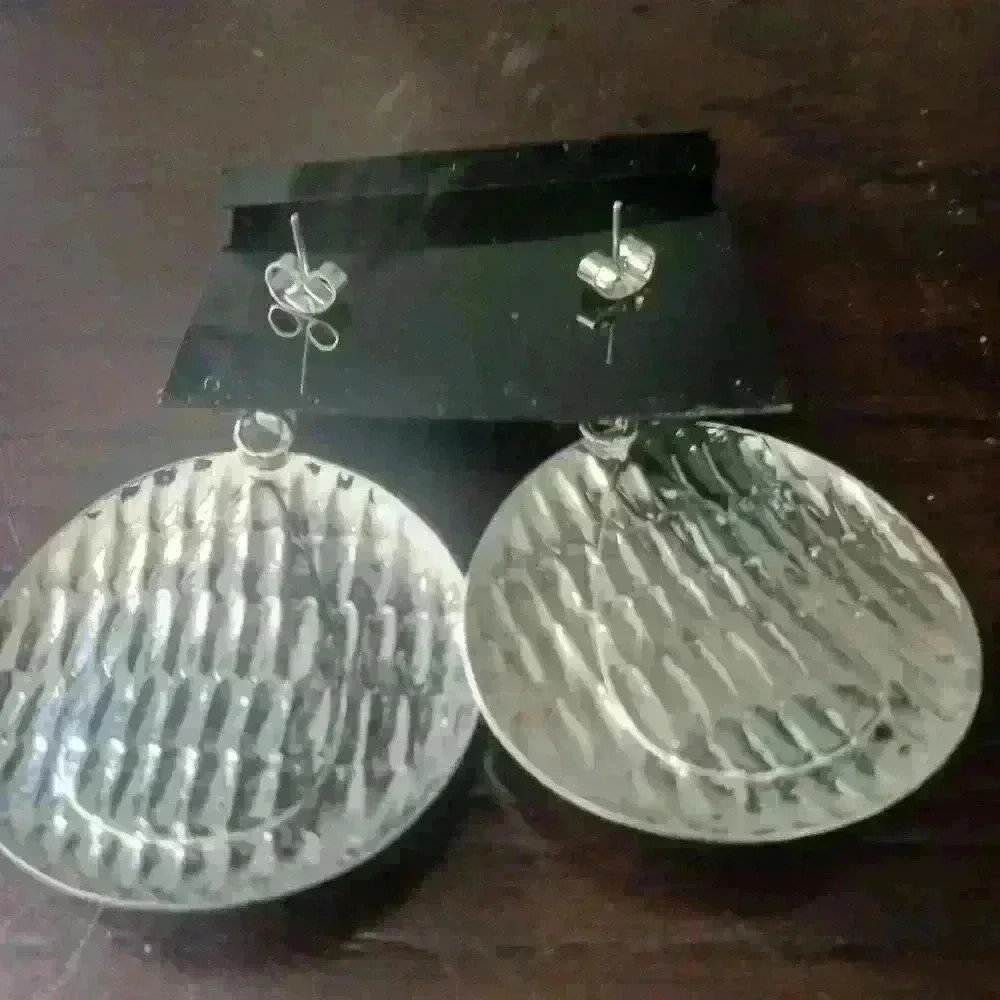 Silver and gold fashion earrings - Picture 2 of 3